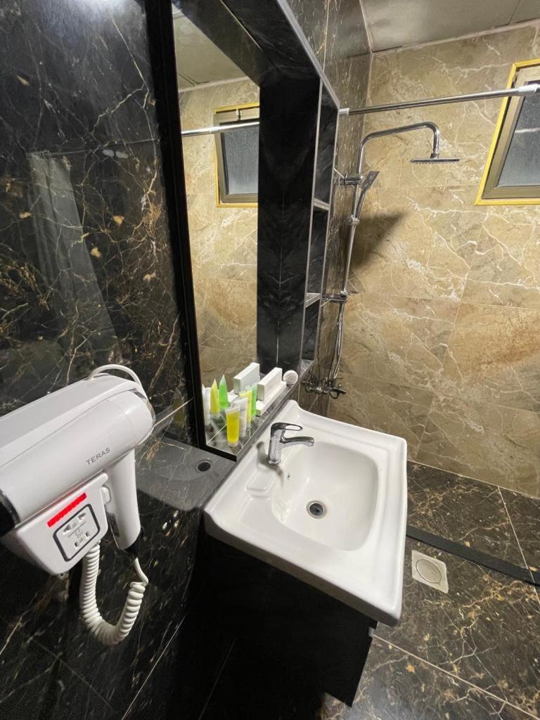 Madison Hotel アンマン エクステリア 写真